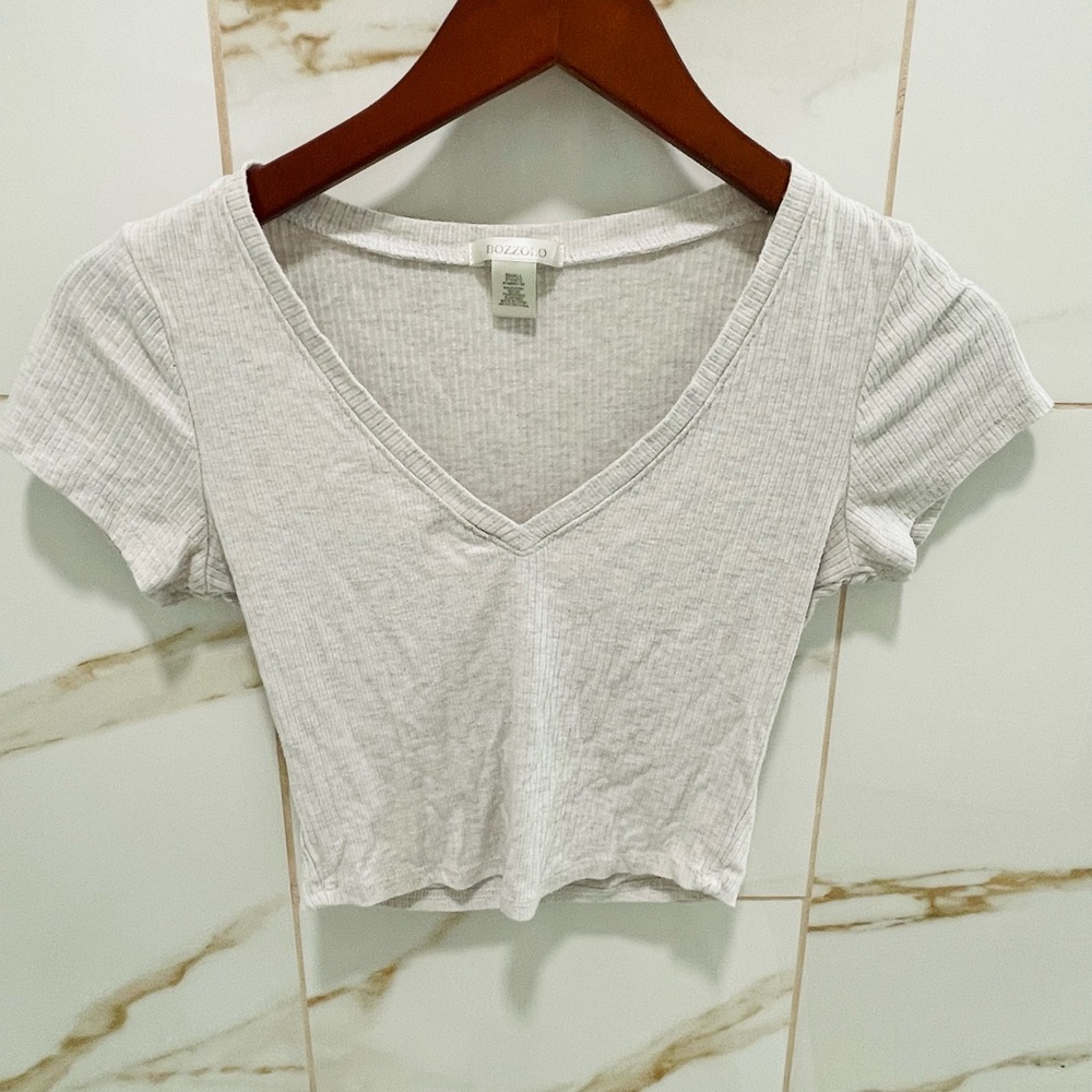 Bozzolo Light Gray Ribbed V-Neck Crop Top lightweight size small - Picture 4 of 7